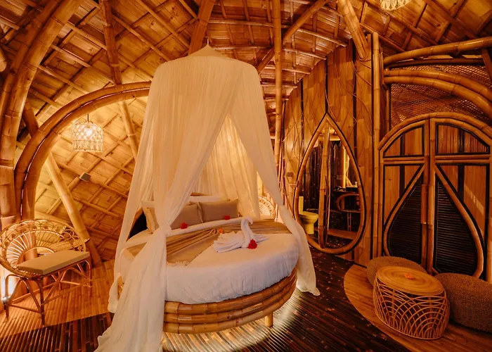 Adi's Bamboo House Sidemen - Nyan Bali فيلة Selat