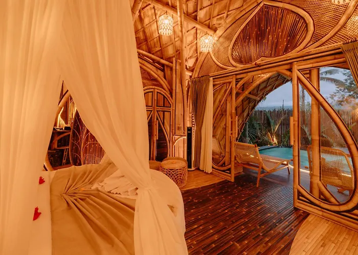 Adi's Bamboo House Sidemen - Nyan Bali فيلة Selat